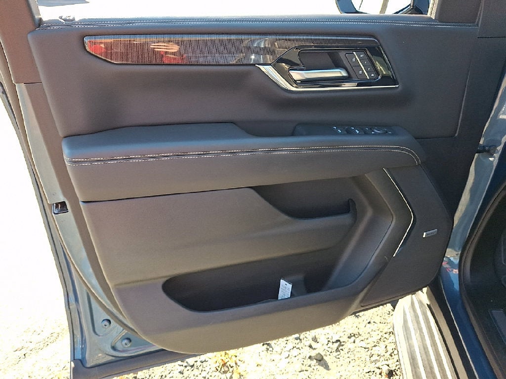 2025 GMC Yukon Elevation