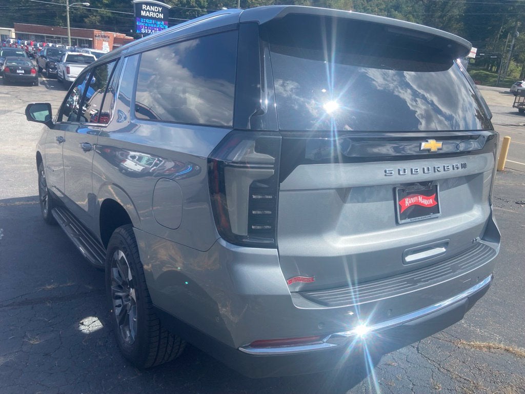 2025 Chevrolet Suburban LT