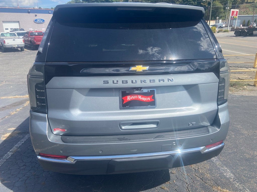 2025 Chevrolet Suburban LT