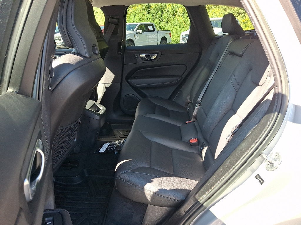2023 Volvo XC60 B5 Plus Dark Theme