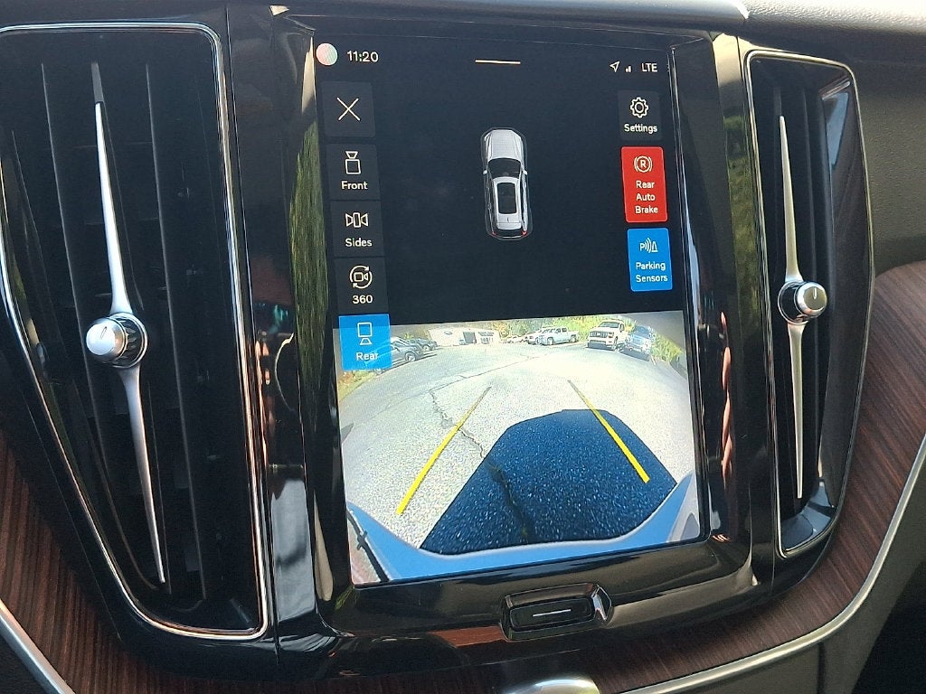 2023 Volvo XC60 B5 Plus Dark Theme