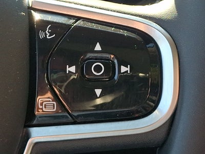2023 Volvo XC60 B5 Plus Dark Theme
