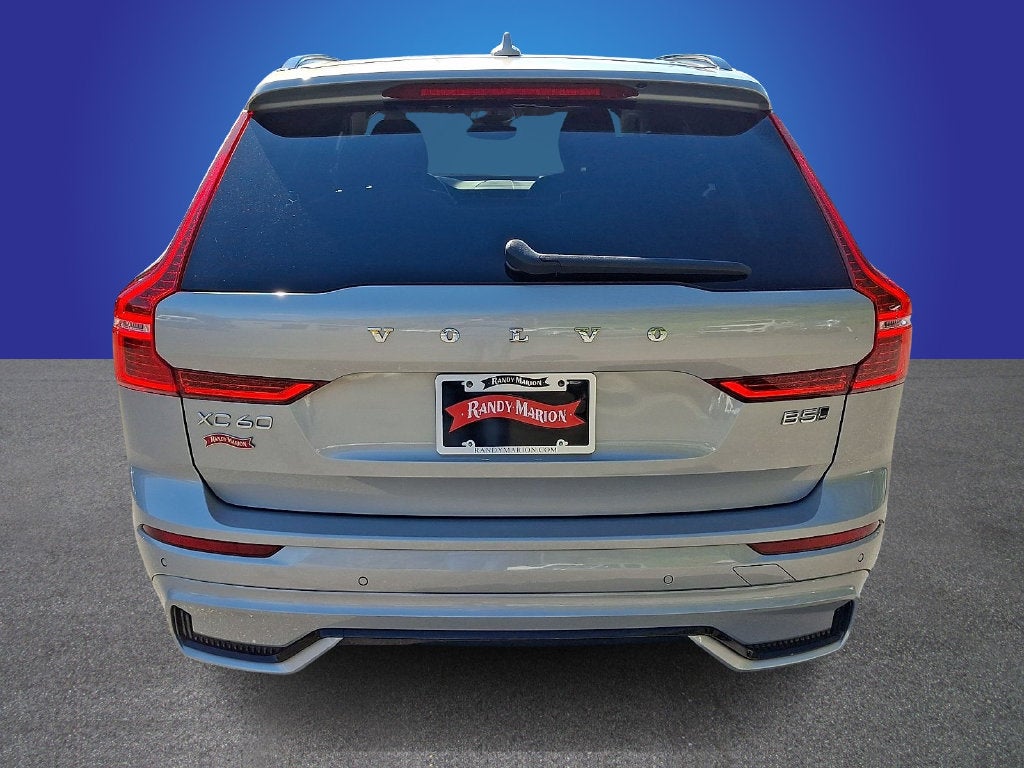 2023 Volvo XC60 B5 Plus Dark Theme