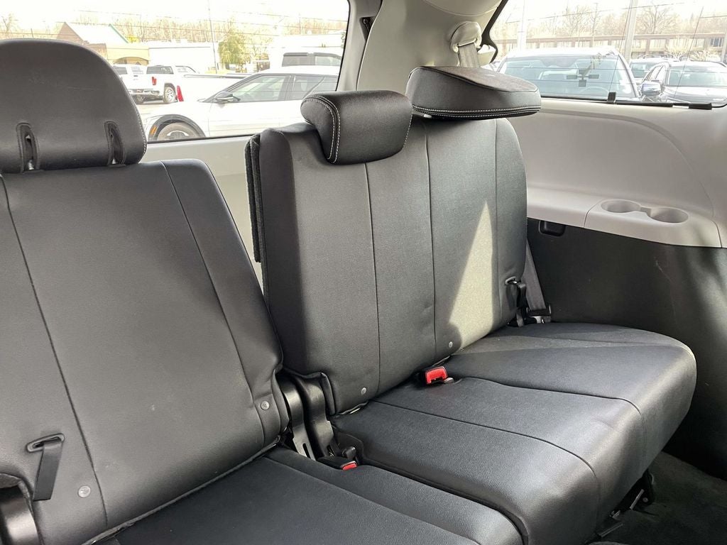 2018 Toyota Sienna SE 8 Passenger