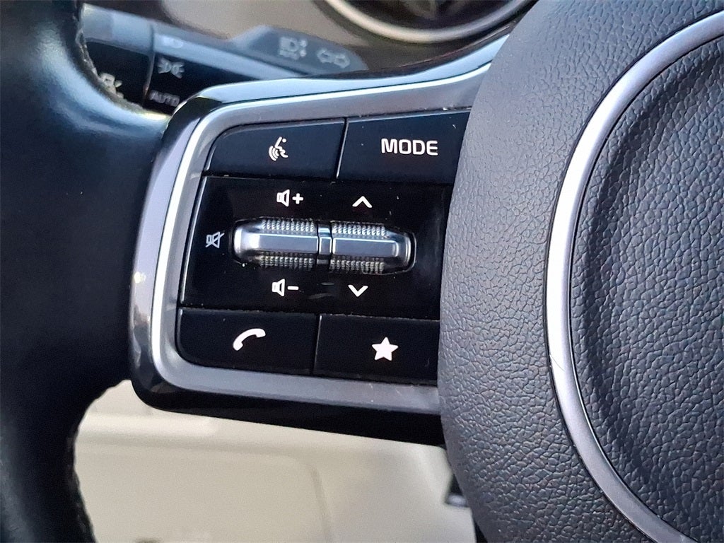 2023 Kia Carnival LX