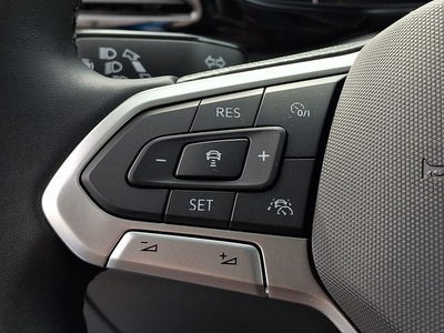 2024 Volkswagen Taos 1.5T SE Black