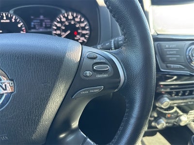 2020 Nissan Pathfinder SV