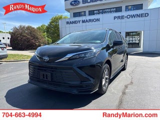 2024 Toyota Sienna LE 8 Passenger