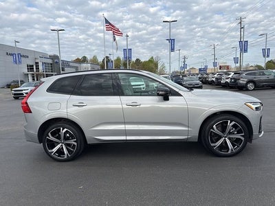 2023 Volvo XC60 B6 Ultimate Dark Theme