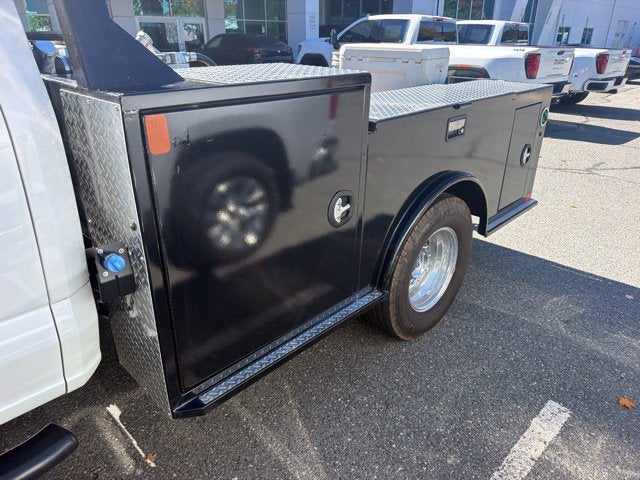 2026 Ford Super Duty F-350 DRW Chassis Cab LARIAT