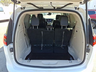 2024 Chrysler Pacifica Hybrid Select