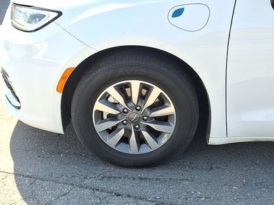 2024 Chrysler Pacifica Hybrid Select