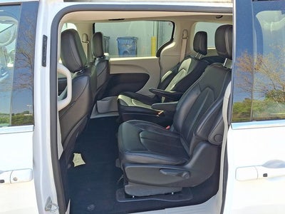 2024 Chrysler Pacifica Hybrid Select