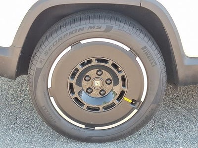 2025 Rivian R1S Adventure