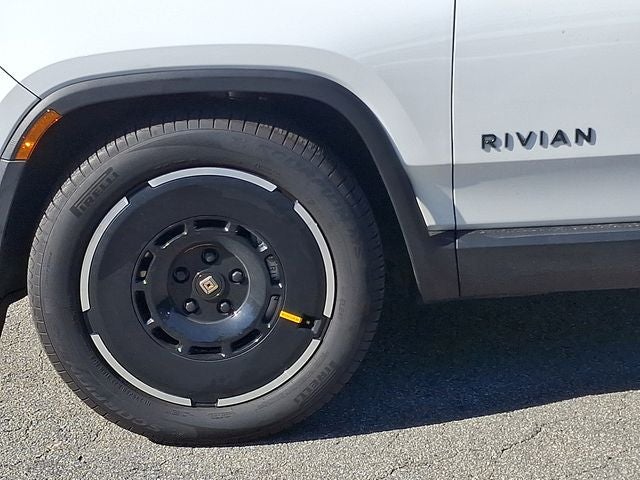 2025 Rivian R1S Adventure