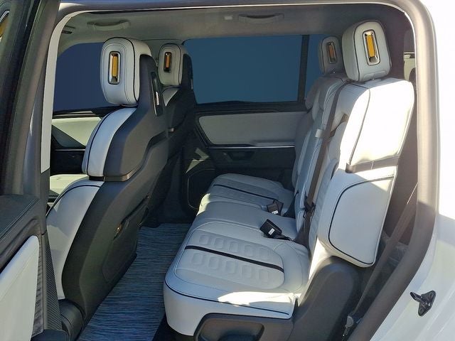 2025 Rivian R1S Adventure