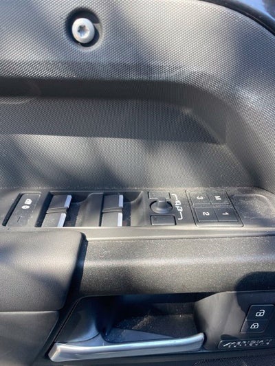 2025 Land Rover Defender V8