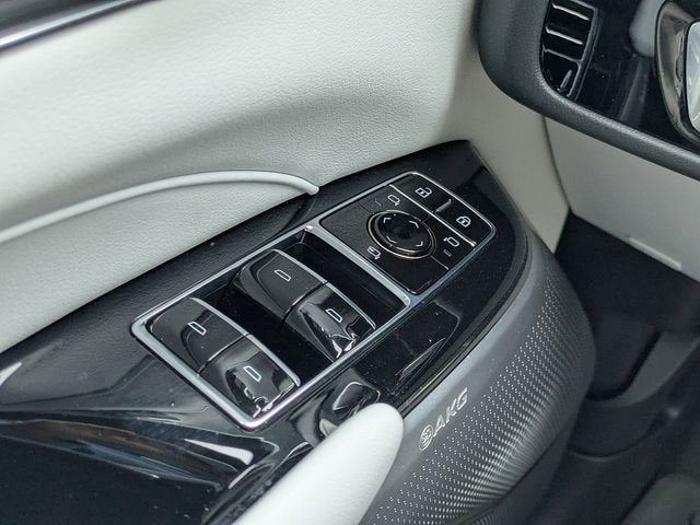 2024 Cadillac LYRIQ Sport 3