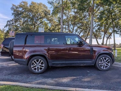 2023 Land Rover Defender SE