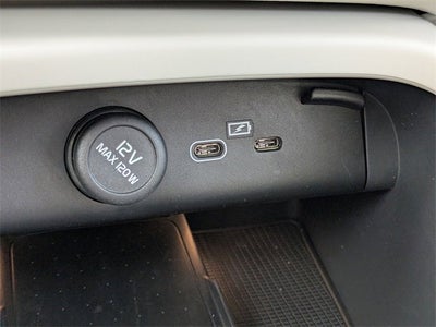 2023 Volvo XC40 Plus Dark Theme