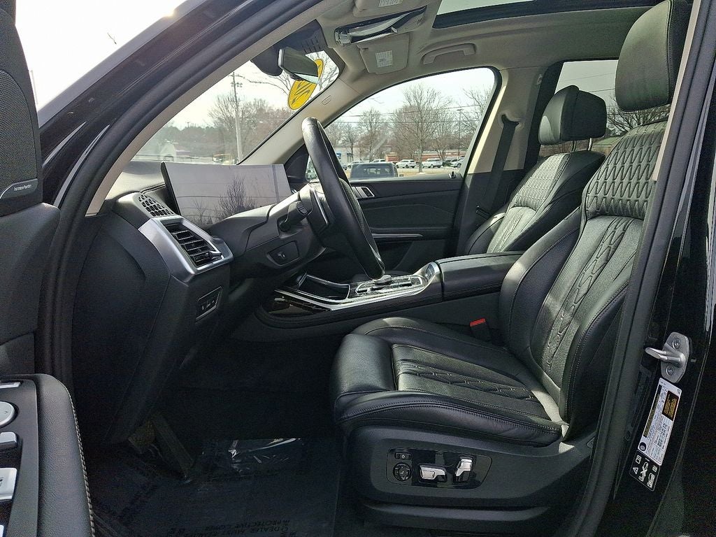 2025 BMW X7 xDrive40i
