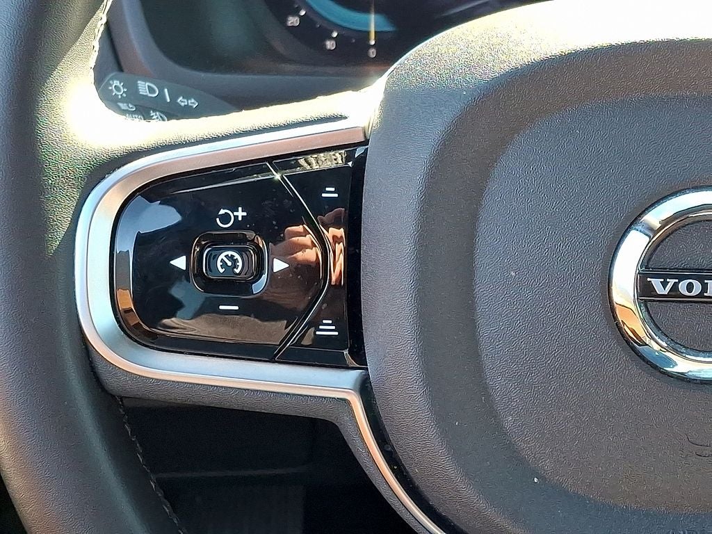 2025 Volvo XC90 B5 Plus