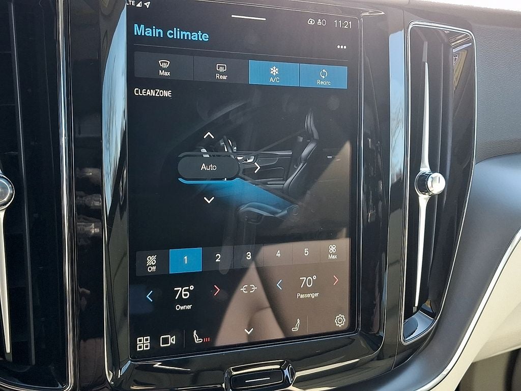 2025 Volvo XC60 B5 Core