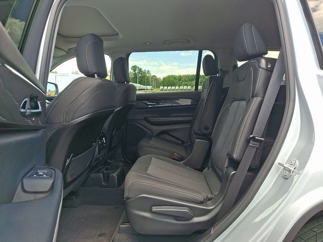 2023 Jeep Grand Cherokee L Laredo 4x4