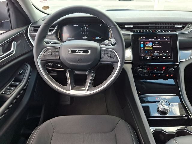 2023 Jeep Grand Cherokee L Laredo 4x4