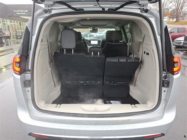 2023 Chrysler Pacifica Limited AWD