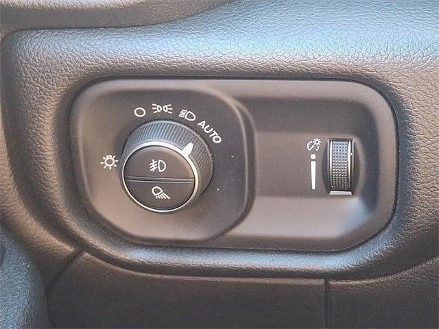 2023 RAM 3500 Tradesman Crew Cab 4x4 8' Box