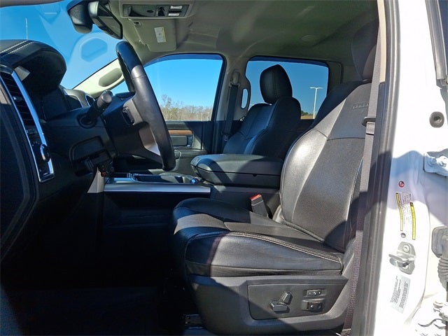 2017 RAM 2500 Laramie Crew Cab 4x4 6'4' Box